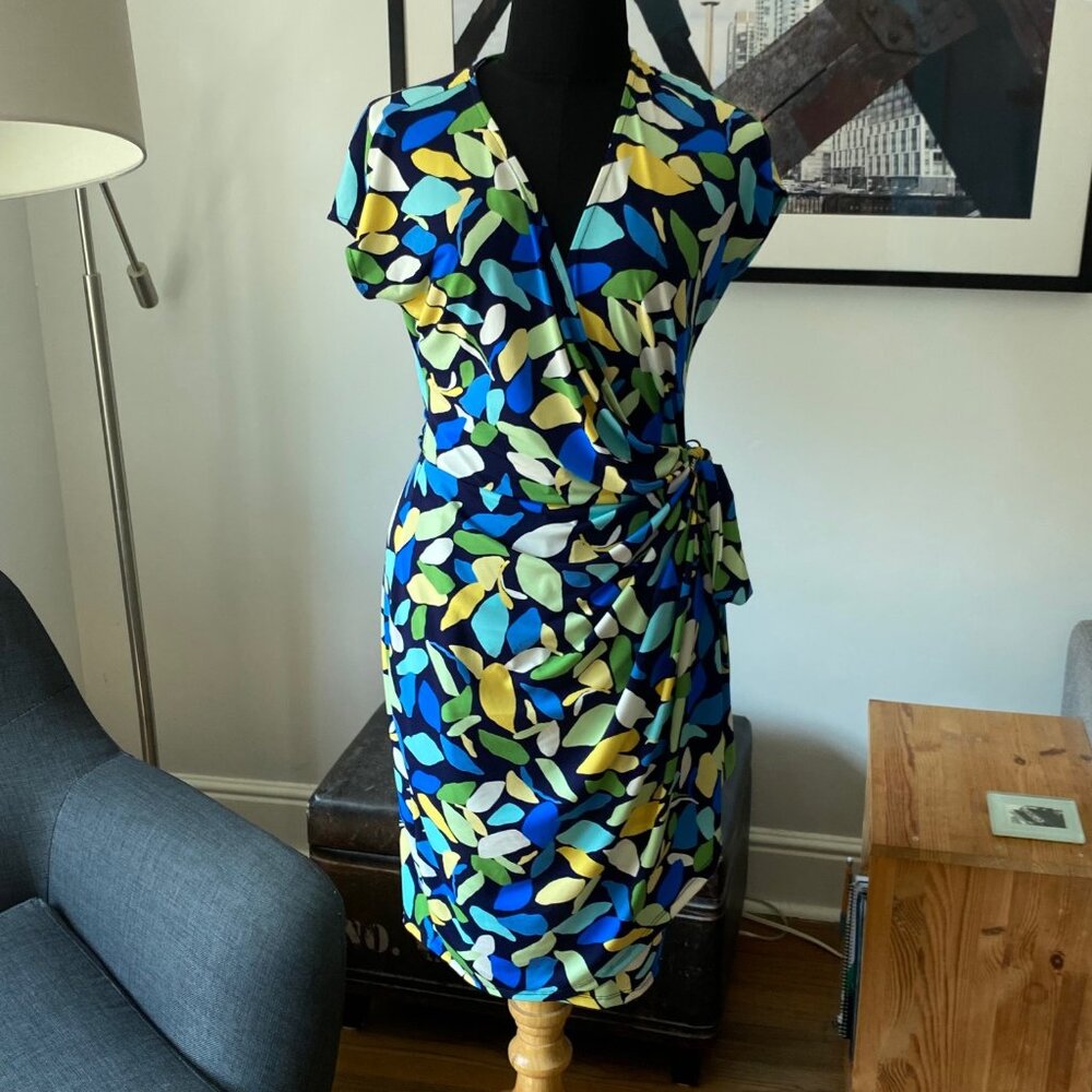 Maggy London Wrap dress pattern print Size 8